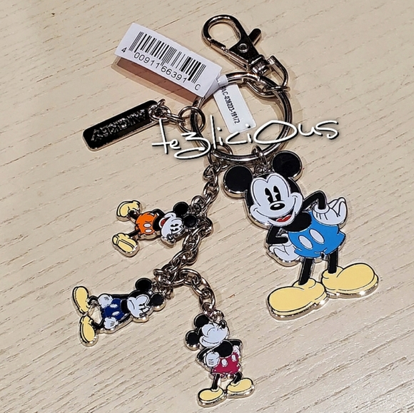 Disney Accessories - DISNEY PARKS RETRO MICKEY MOUSE KEYCHAIN